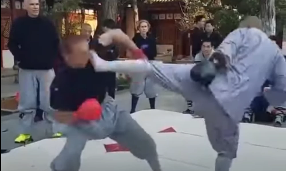 Σαολίν σωριάζει αθλητή του ΜΜΑ με μια μόνο κλωτσιά